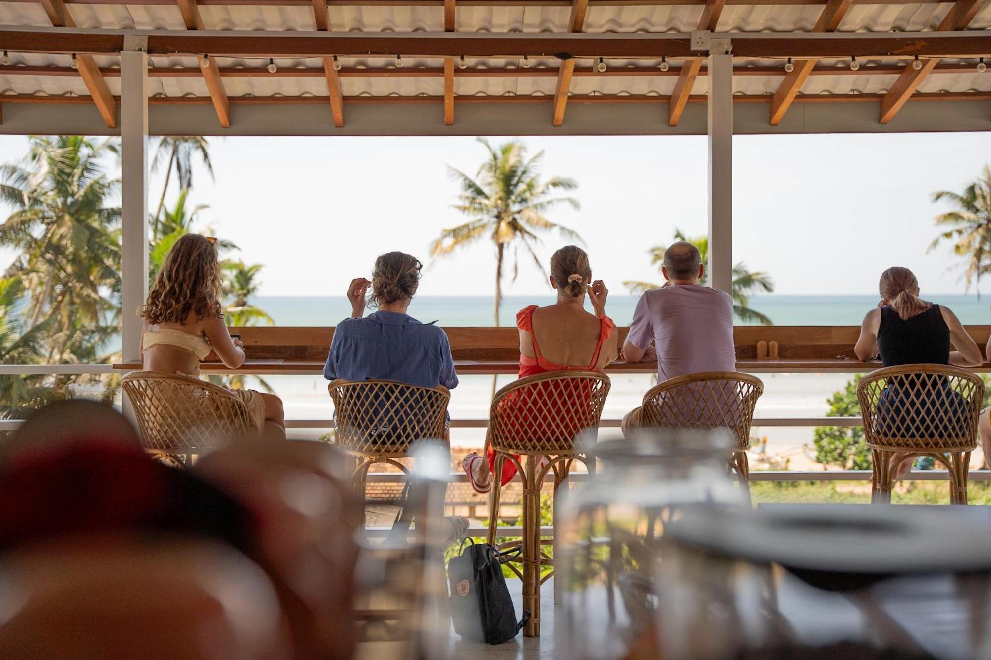 Lucky'S Surf Camp Bed & Breakfast Weligama Exterior photo