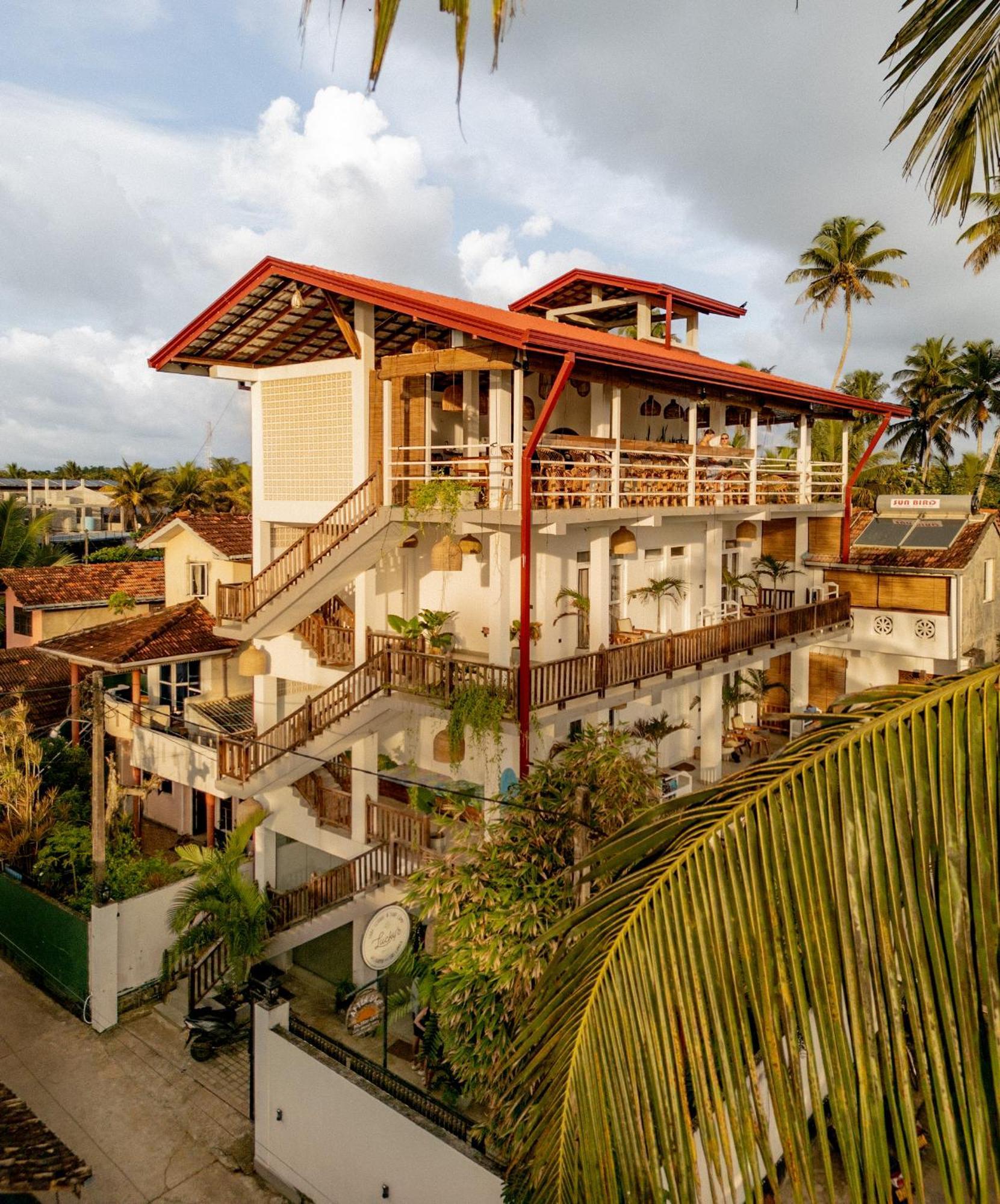 Lucky'S Surf Camp Bed & Breakfast Weligama Exterior photo
