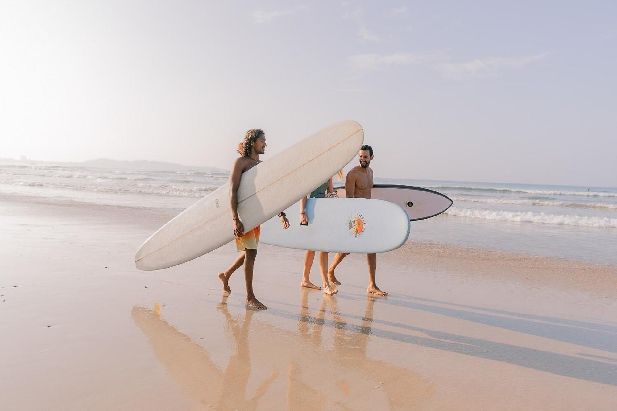 Lucky'S Surf Camp Bed & Breakfast Weligama Exterior photo